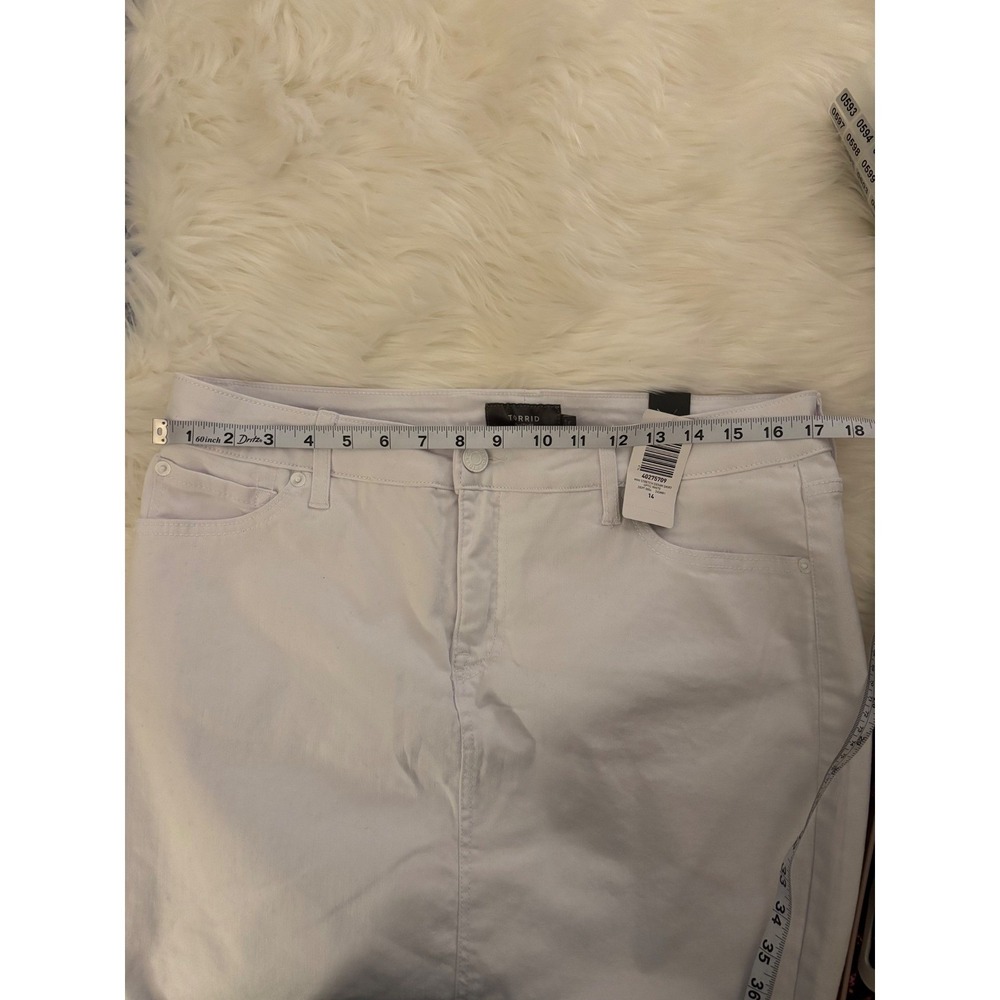 Torrid White Denim Mini Skirt Size 14 NWT Stretch Optic White Classic - Picture 3 of 7